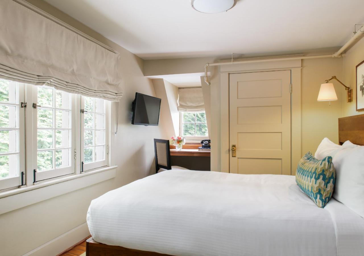 Oakhurst Inn At The University Charlottesville Exterior foto